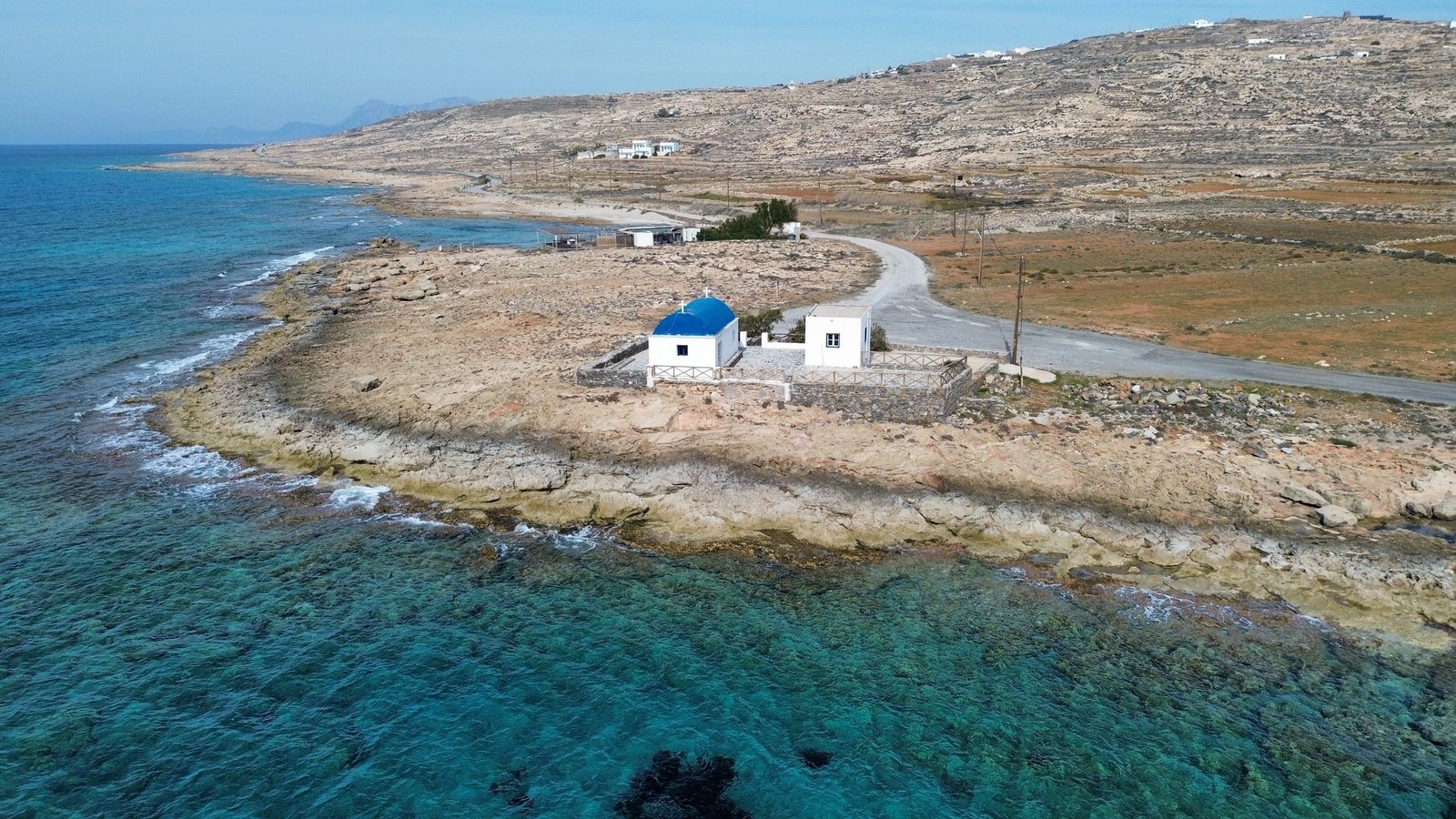 Εκκλησάκι του Αγίου Κωνσταντίνου σε βραχώδη ακτή, Κάσος