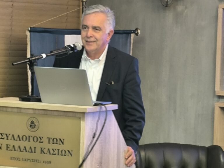 Ομιλητής στο βήμα του Συλλόγου των εν Ελλάδι Κασίων